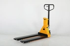 Pallyftare med våg, 2000kg, 542x1150mm, laddningsbart batteri, laddare inkluderad