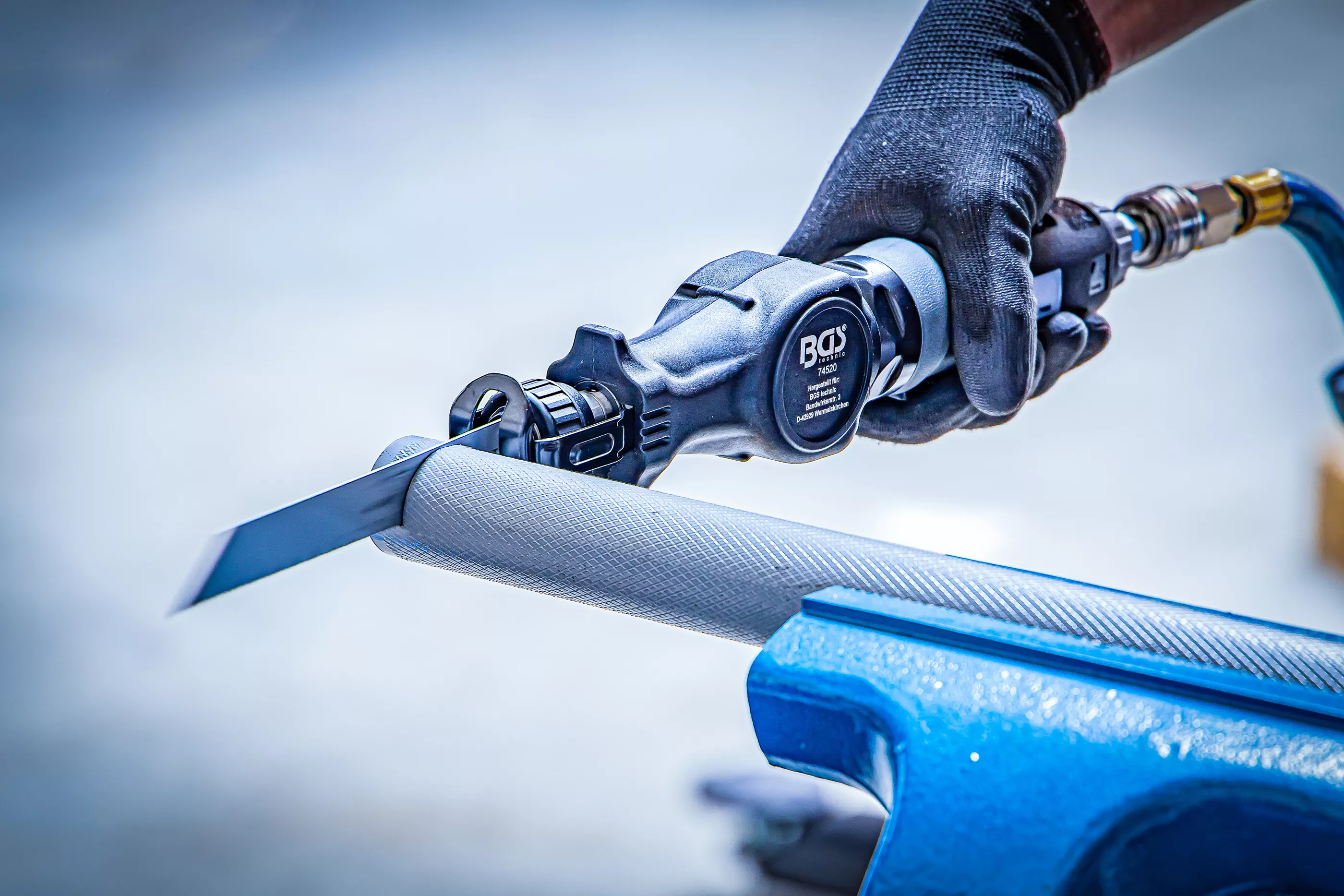 Pneumatisk stick- och sabelsåg