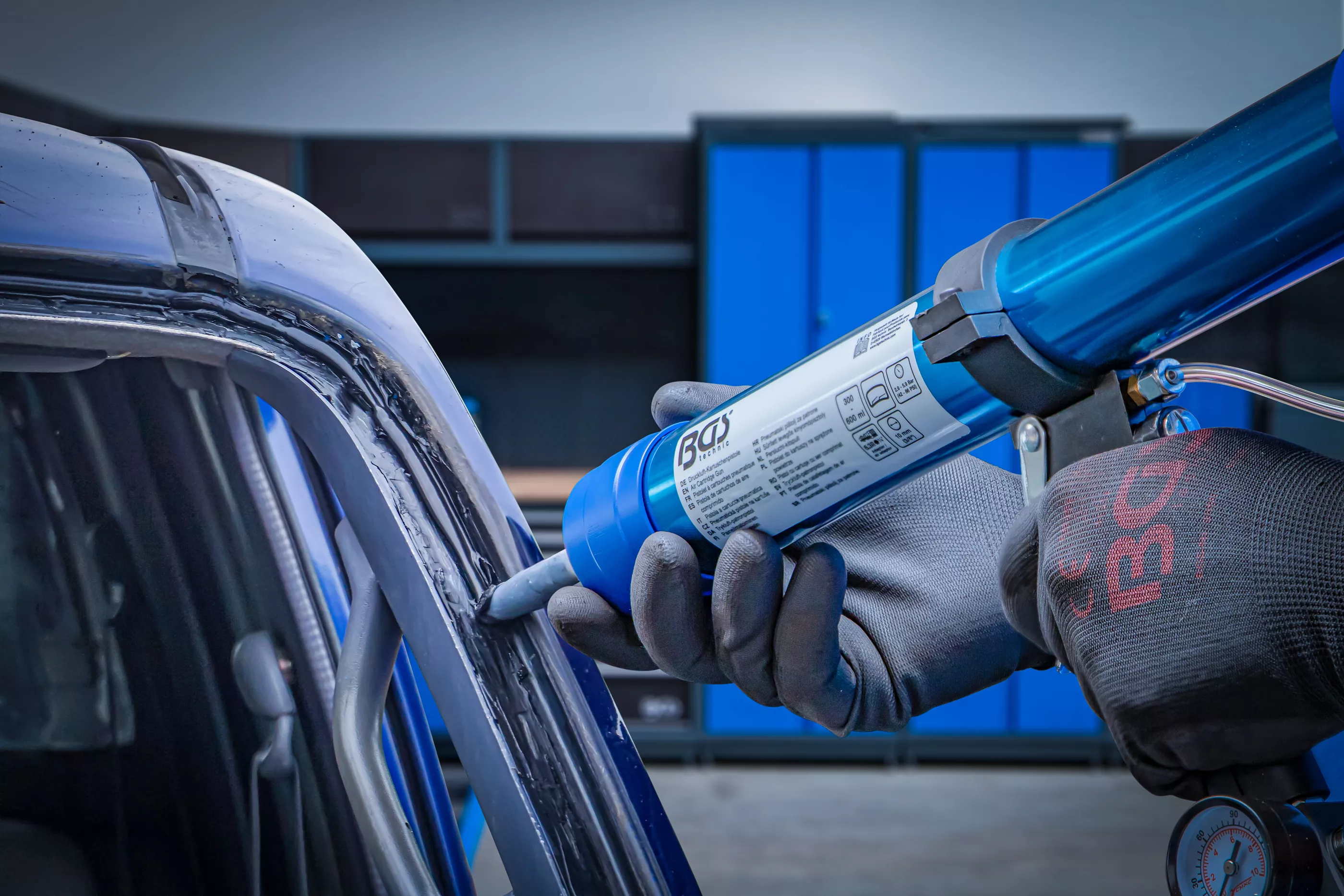 Tryckluftdriven lim- och tätningsmedelspistol | för slangpåsar