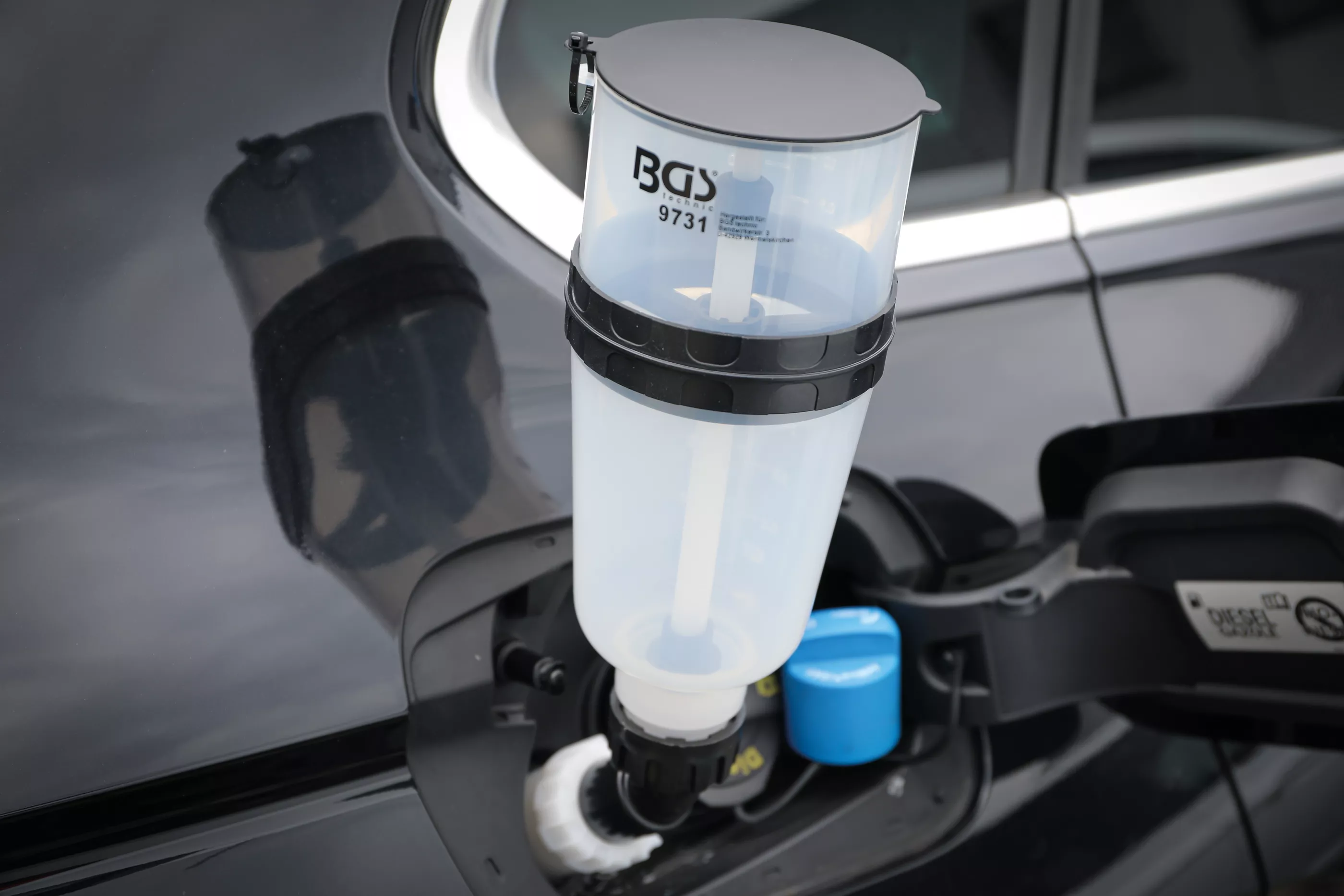 Påfyllningstratt | för AdBlue (AUS 32) | vinklad