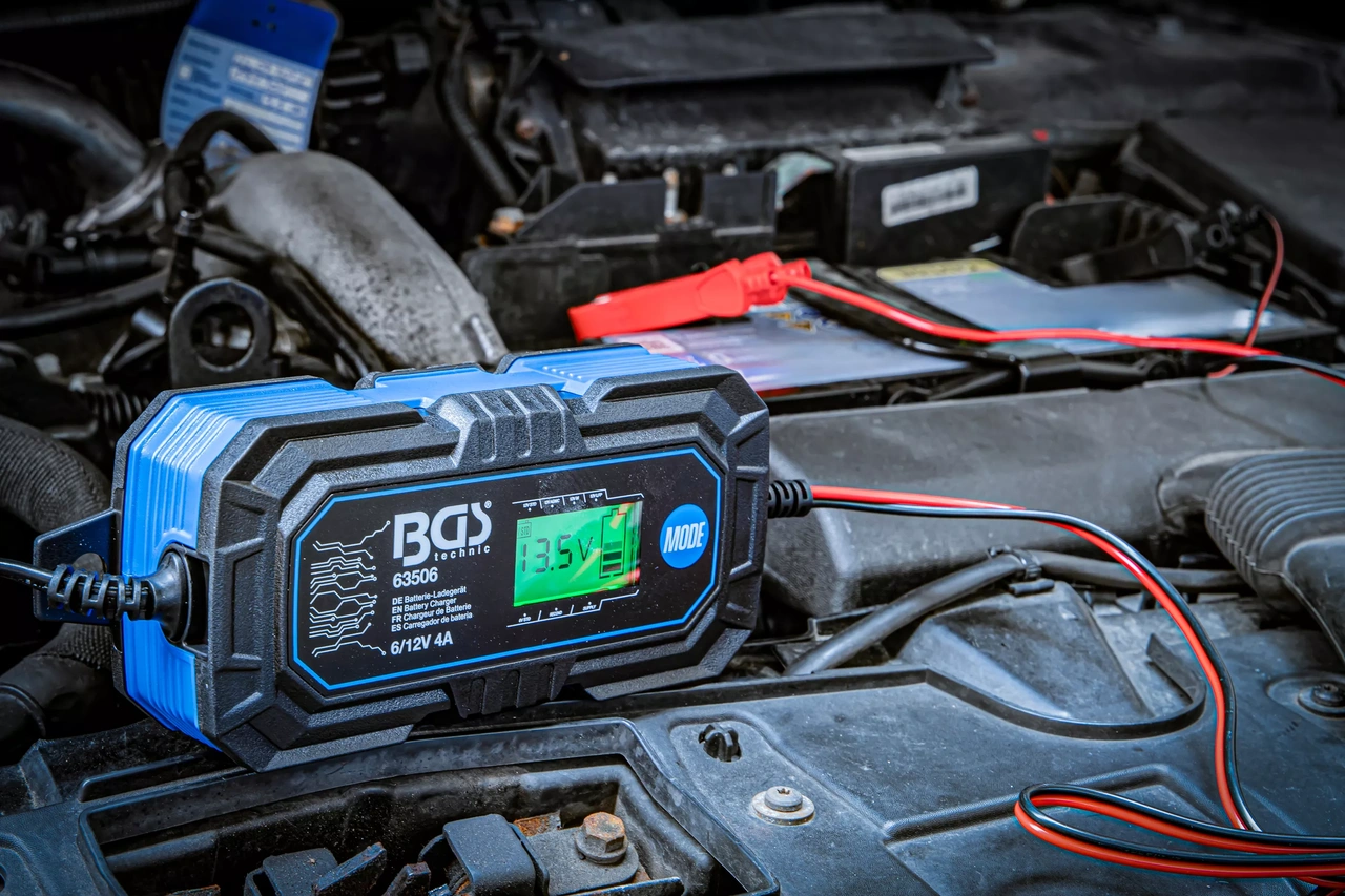 Batteriladdare Digital 6/12 Volt  4A